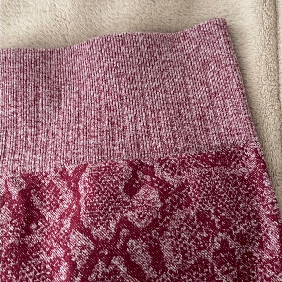 Ribbed snakeskin leggings! - Picture 2 of 4